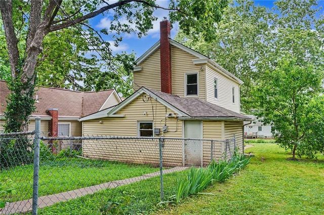 907 N Broadway Street, Leavenworth, KS 66048