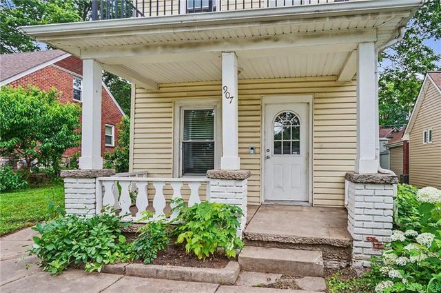 907 N Broadway Street, Leavenworth, KS 66048