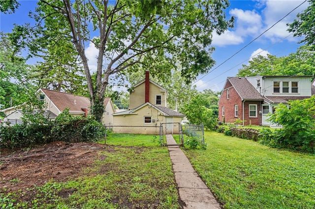 907 N Broadway Street, Leavenworth, KS 66048