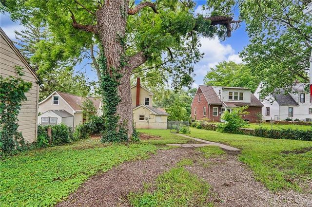 907 N Broadway Street, Leavenworth, KS 66048