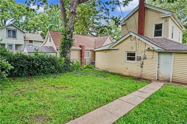 907 N Broadway Street, Leavenworth, KS 66048