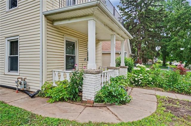 907 N Broadway Street, Leavenworth, KS 66048