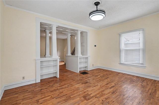 907 N Broadway Street, Leavenworth, KS 66048