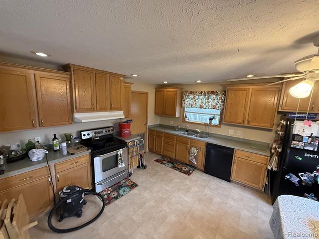 11224 Nearbrook Court, South Lyon, MI 48178