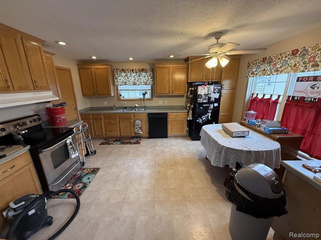 11224 Nearbrook Court, South Lyon, MI 48178