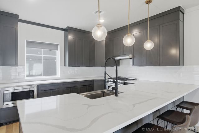 3767 S Riverside Drive E 3767, Tulsa, OK 74105