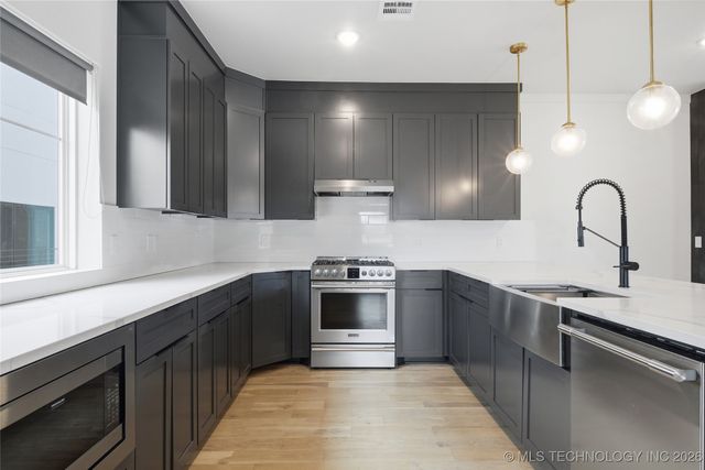 3767 S Riverside Drive E 3767, Tulsa, OK 74105