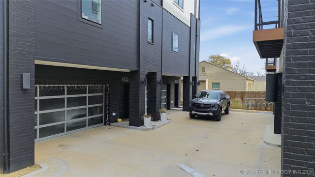 3767 S Riverside Drive E 3767, Tulsa, OK 74105