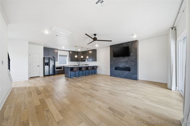 3767 S Riverside Drive E 3767, Tulsa, OK 74105