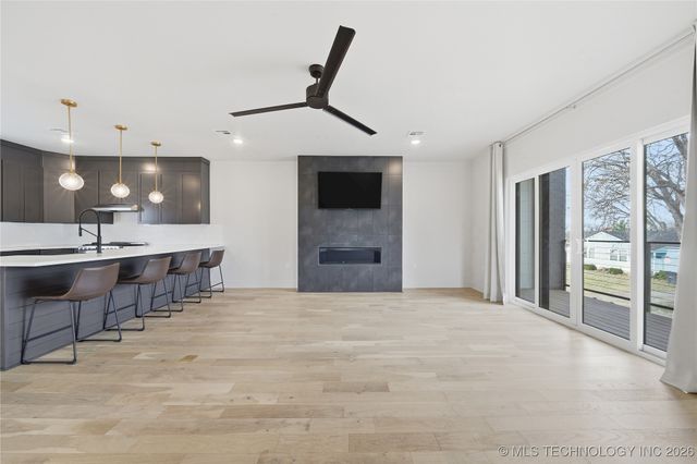 3767 S Riverside Drive E 3767, Tulsa, OK 74105