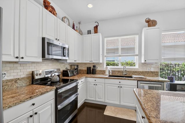 198 Bella Vista Way, Royal Palm Beach, FL 33411
