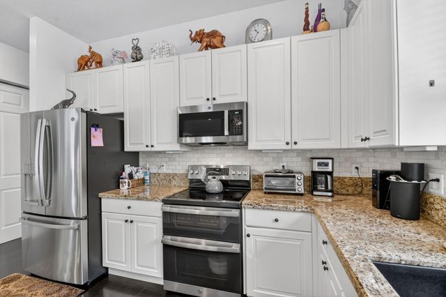 198 Bella Vista Way, Royal Palm Beach, FL 33411