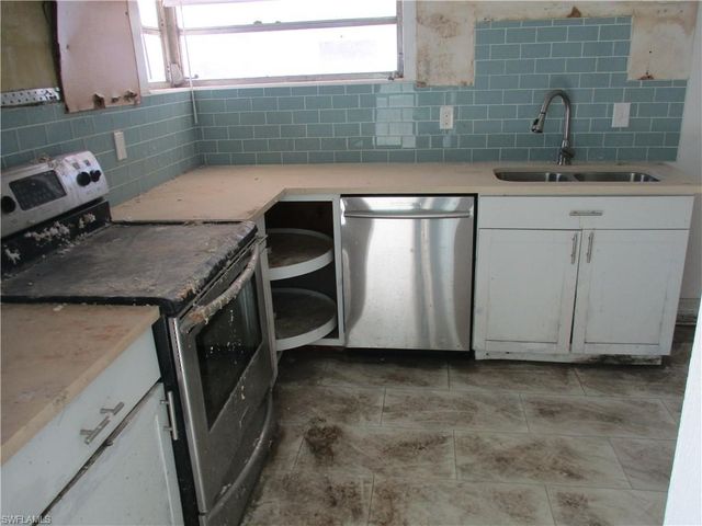 8140 Cleaves RD, North Fort Myers, FL 33903