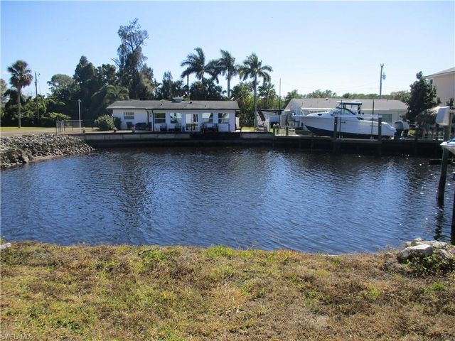 8140 Cleaves RD, North Fort Myers, FL 33903