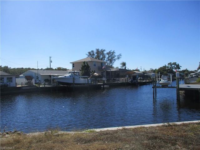 8140 Cleaves RD, North Fort Myers, FL 33903