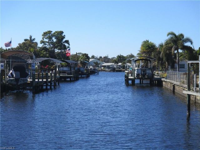 8140 Cleaves RD, North Fort Myers, FL 33903