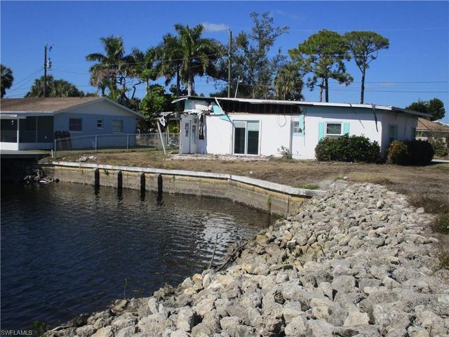 8140 Cleaves RD, North Fort Myers, FL 33903