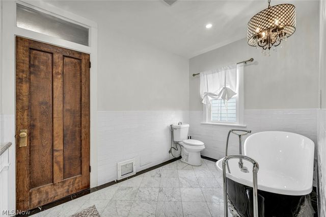 2108 Hampstead Road, Cleveland Heights, OH 44118