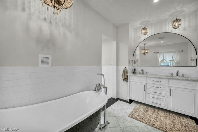 2108 Hampstead Road, Cleveland Heights, OH 44118