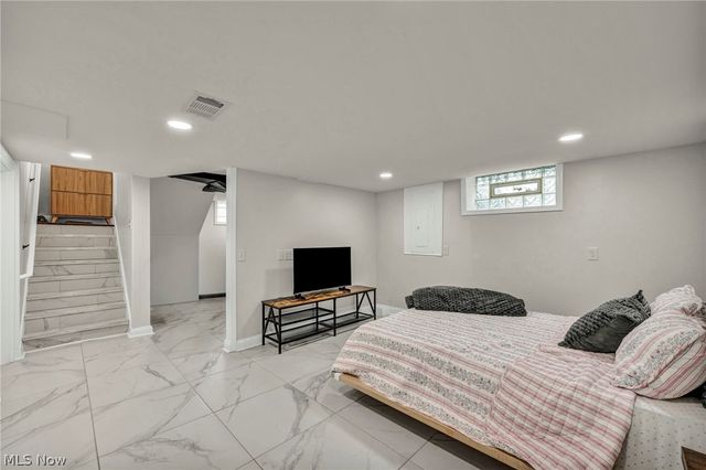 2108 Hampstead Road, Cleveland Heights, OH 44118