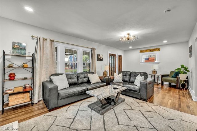 2108 Hampstead Road, Cleveland Heights, OH 44118