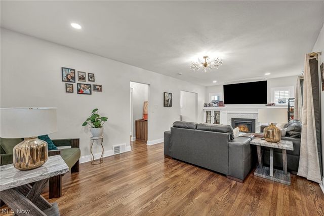 2108 Hampstead Road, Cleveland Heights, OH 44118