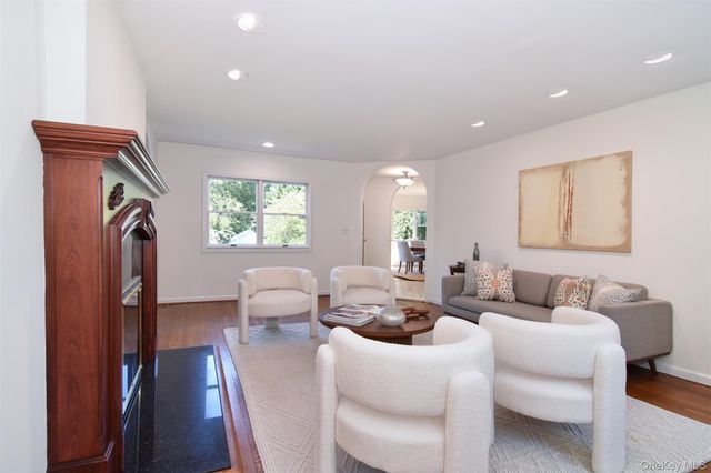 32 Stellar Place, Pelham, NY 10803