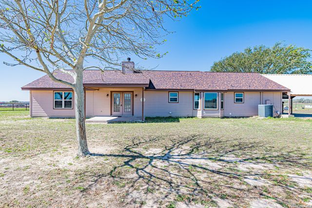 914 Ridge Ln, La Vernia, TX 78121