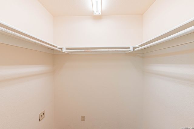 914 Ridge Ln, La Vernia, TX 78121