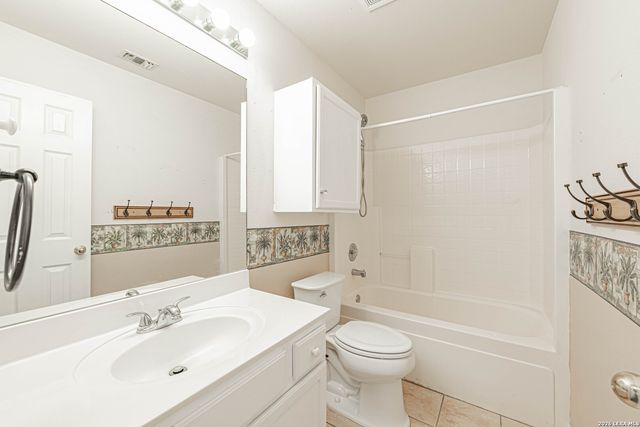 914 Ridge Ln, La Vernia, TX 78121