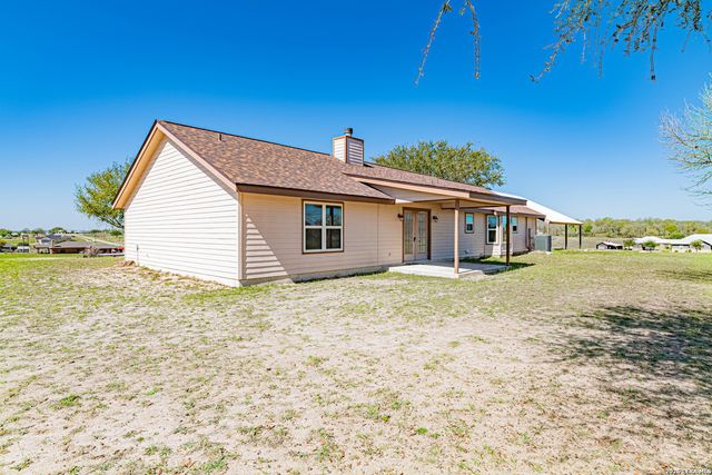 914 Ridge Ln, La Vernia, TX 78121