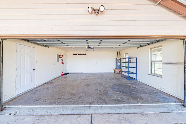 914 Ridge Ln, La Vernia, TX 78121