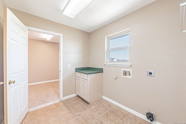 914 Ridge Ln, La Vernia, TX 78121