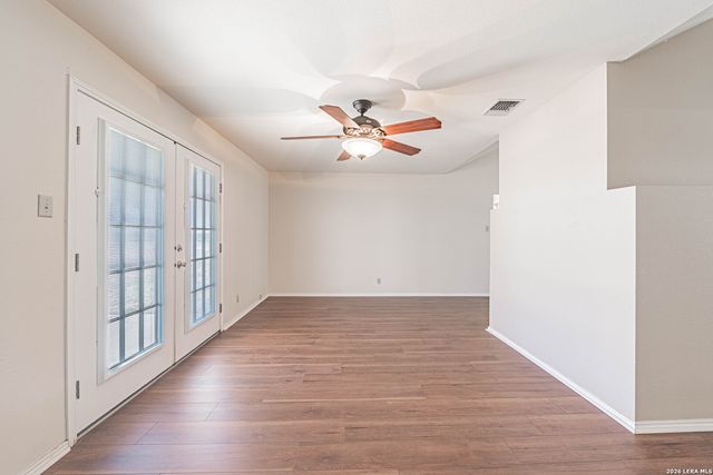 914 Ridge Ln, La Vernia, TX 78121