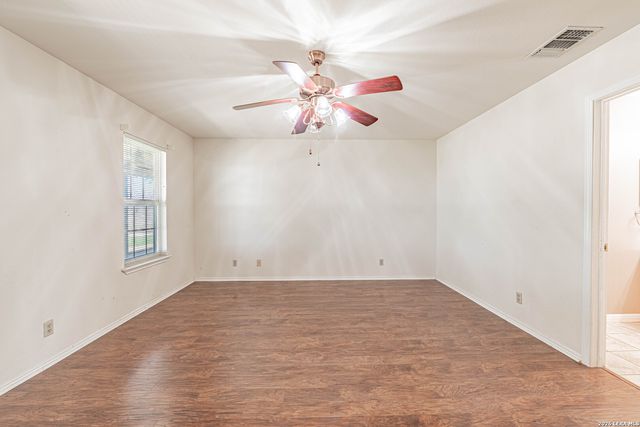 914 Ridge Ln, La Vernia, TX 78121