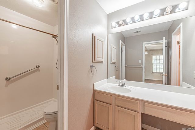 914 Ridge Ln, La Vernia, TX 78121