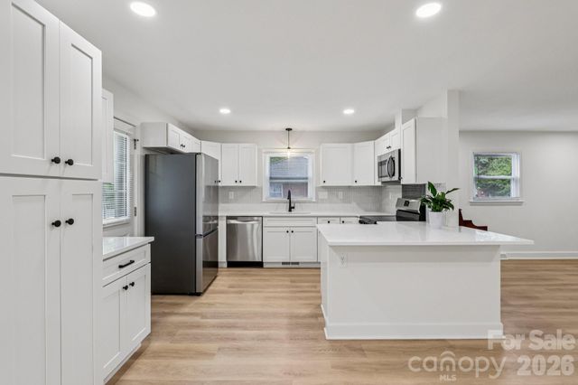 6711 Edenwood Place, Charlotte, NC 28212