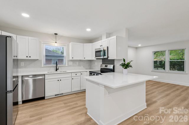 6711 Edenwood Place, Charlotte, NC 28212