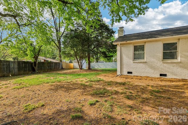 6711 Edenwood Place, Charlotte, NC 28212