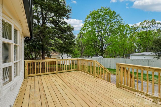 6711 Edenwood Place, Charlotte, NC 28212