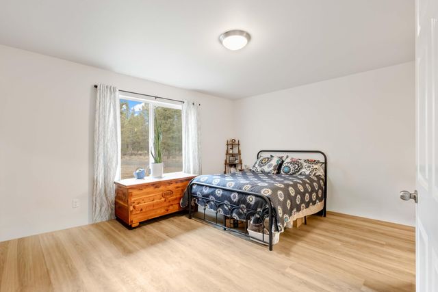 53080 Day Road, La Pine, OR 97739