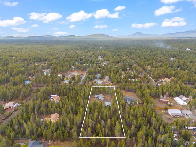 53080 Day Road, La Pine, OR 97739