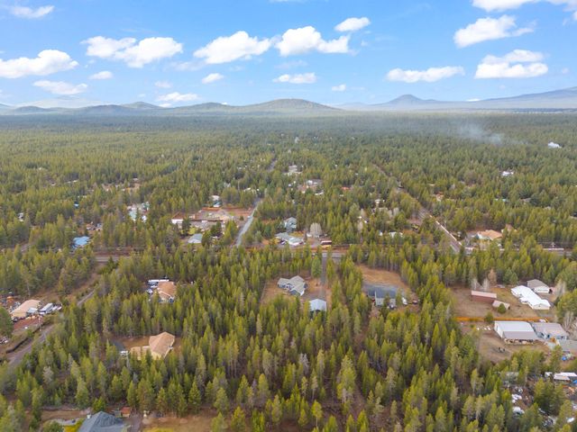 53080 Day Road, La Pine, OR 97739