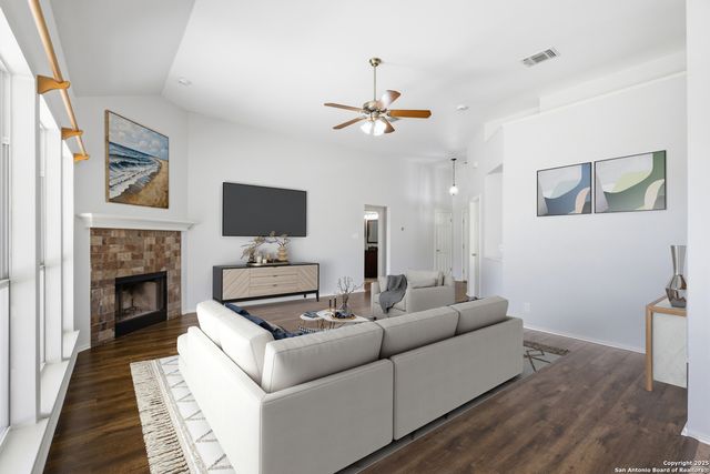 144 Las Palomas, La Vernia, TX 78121