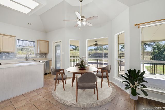 144 Las Palomas, La Vernia, TX 78121