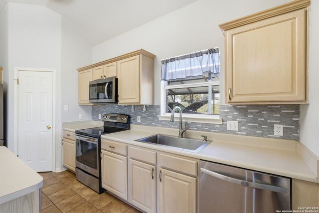 144 Las Palomas, La Vernia, TX 78121