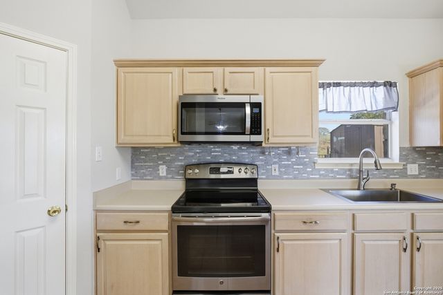 144 Las Palomas, La Vernia, TX 78121