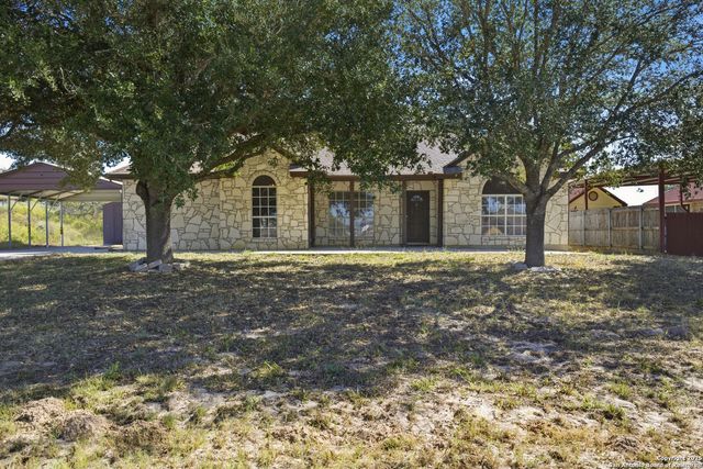144 Las Palomas, La Vernia, TX 78121