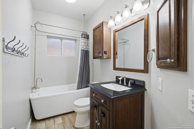 144 Las Palomas, La Vernia, TX 78121