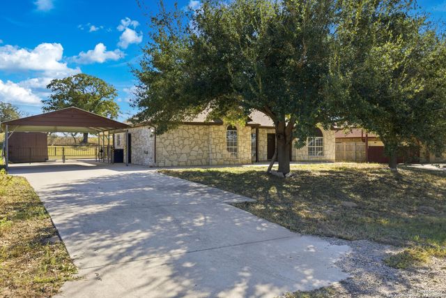 144 Las Palomas, La Vernia, TX 78121